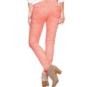 Gap 1969 Always Skinny jeans in a coral pink color snake skin Print Women’s 27